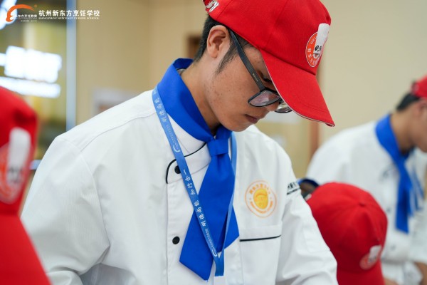 26�qƽ���O(sh��)Ӌ���D(zhu��n)�ЌW(xu��)�N���ں����|�������ѐۺ�ĥ�ɼ���