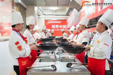 酒店大廚是怎么顛鍋的